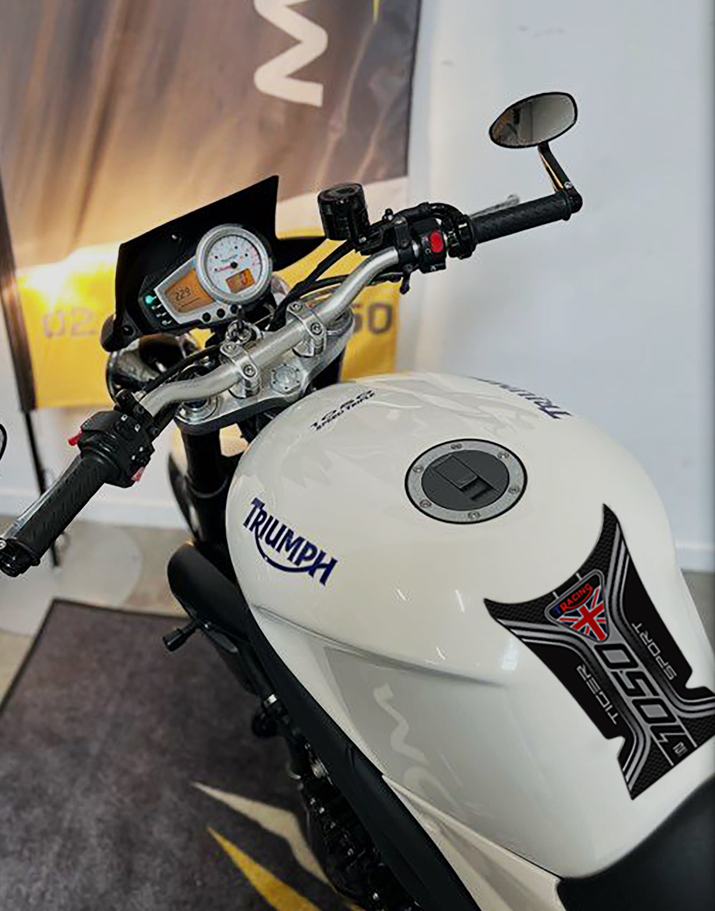 Triumph Tiger 1050 Motor Bike Tank Pad Protector.Universal Fit Black, Grey and Carbon Fibre Triumph Motor Bike Tank Pad Protector